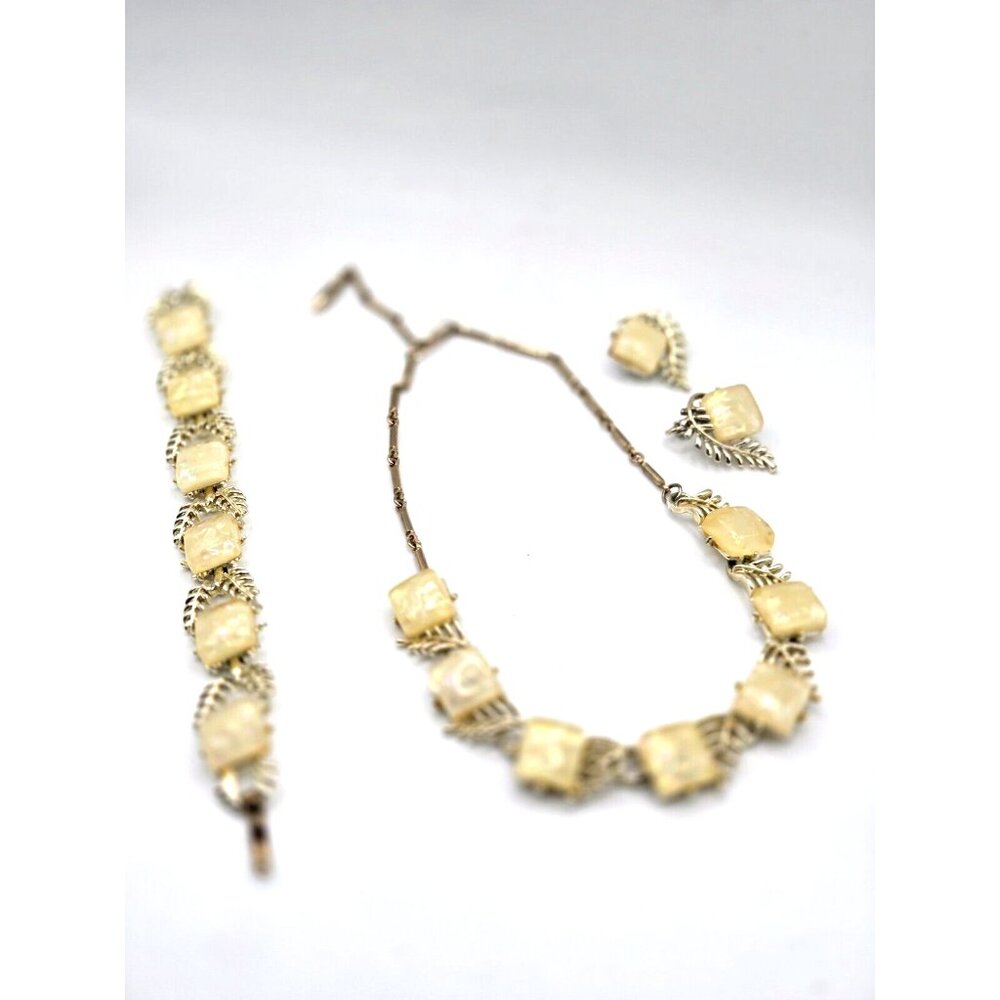 Vintage CORO Demi Parure Pale gold Confetti Thermoset Necklace Bracelet Earring - Picture 3 of 14